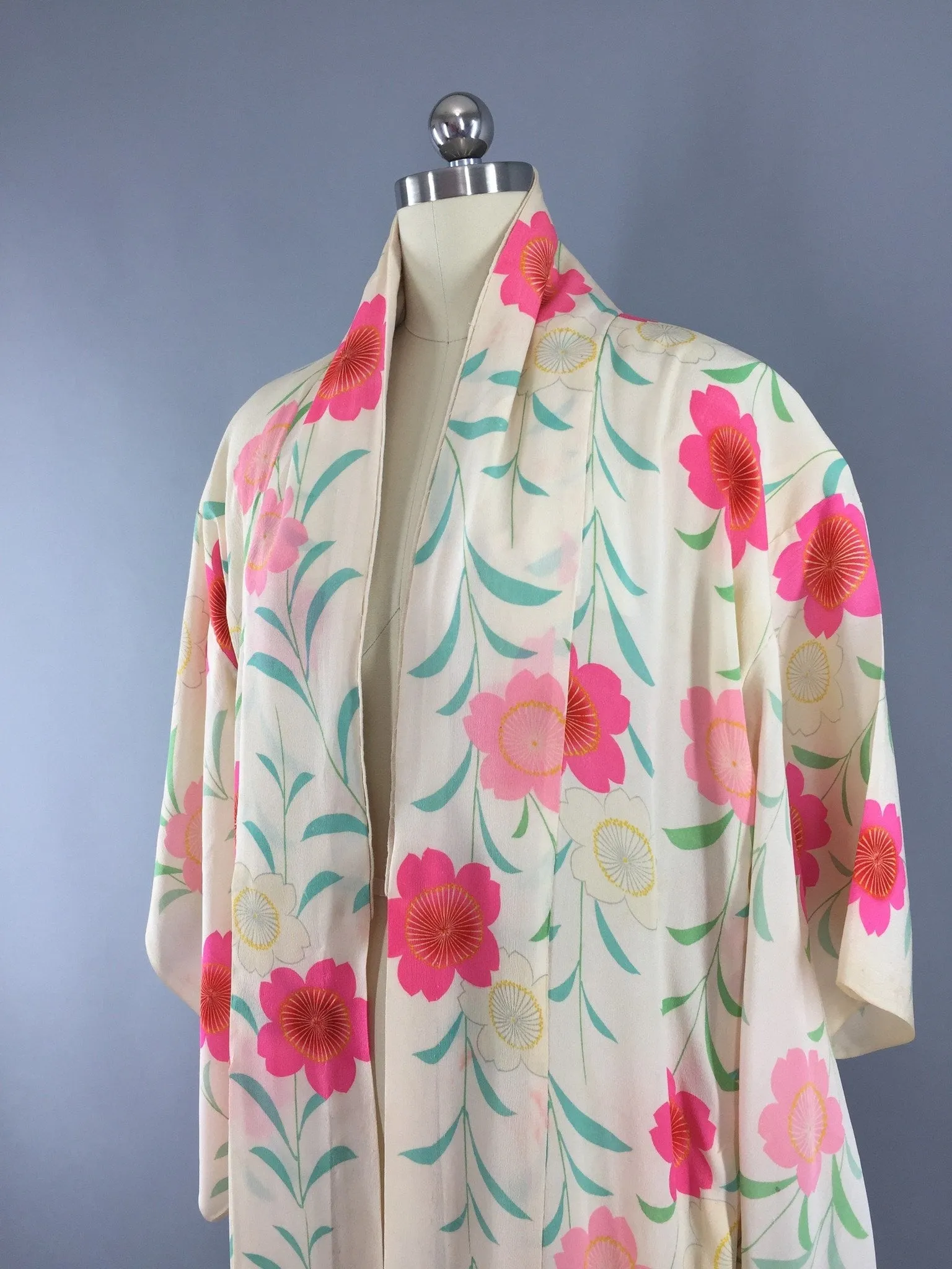 1950s Vintage Silk Kimono Robe / Ivory & Pink Floral Print