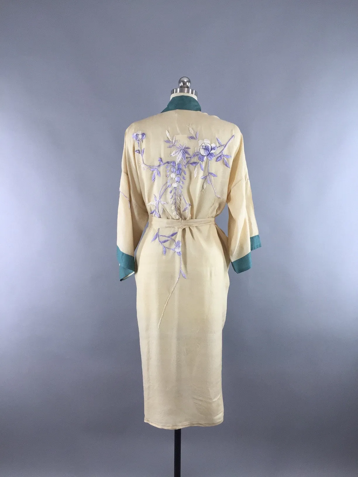 Vintage 1920s Silk Robe / Embroidered Wisteria